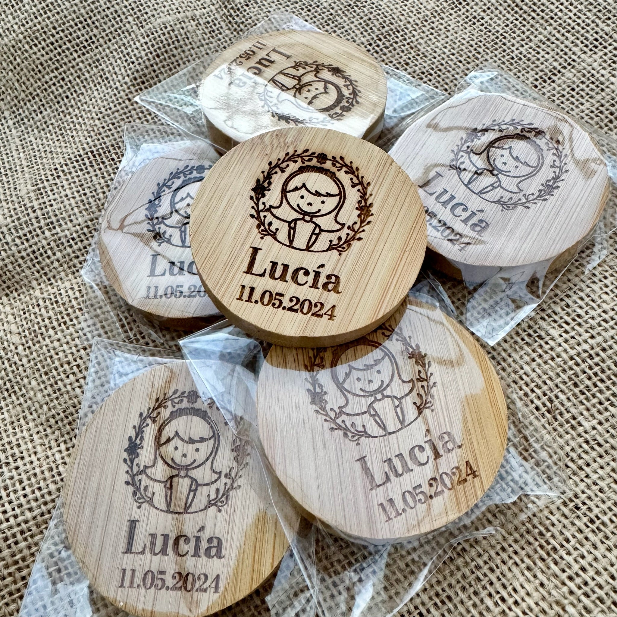 Abridor con imán de madera personalizado