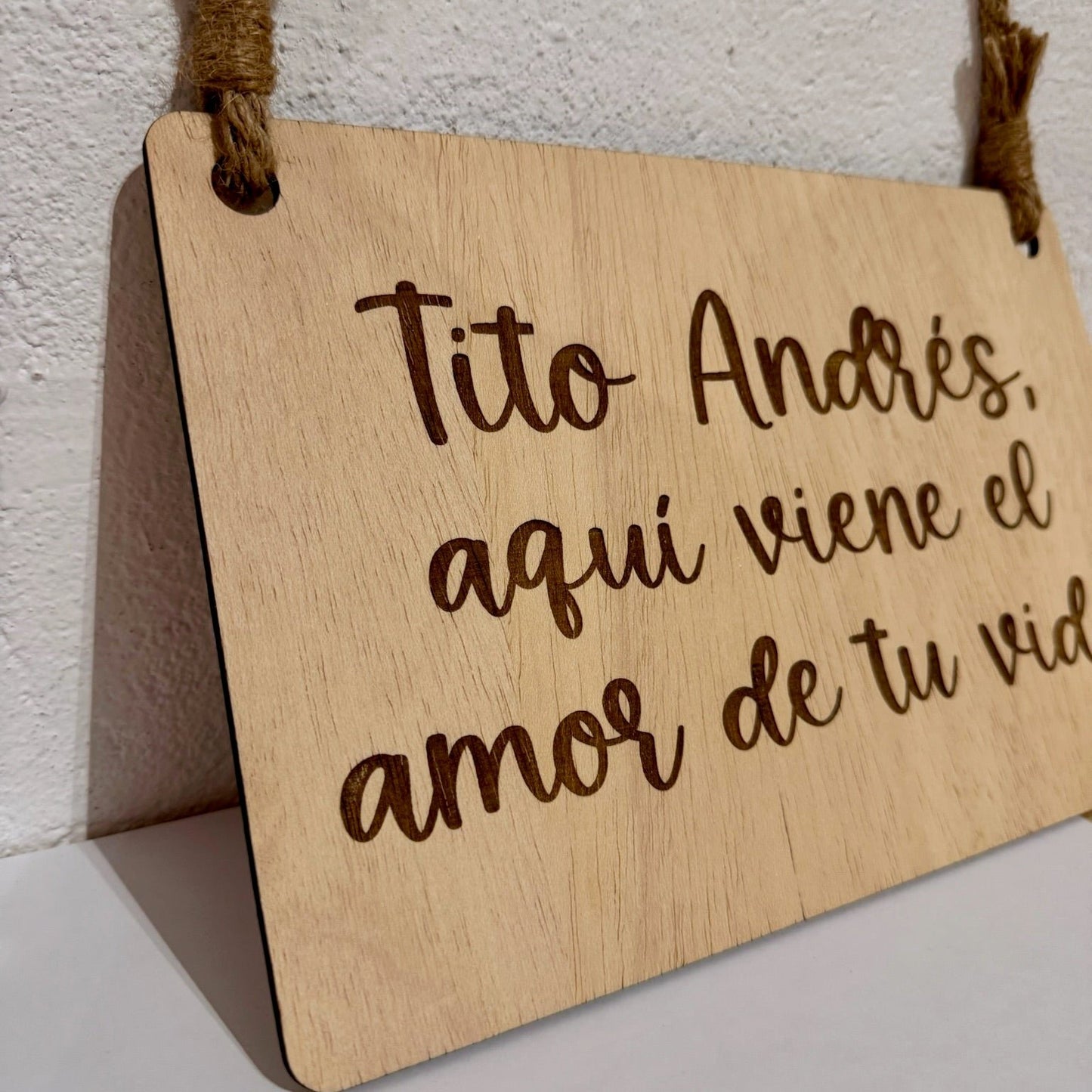 Cartel "Aquí viene el amor de tu vida"