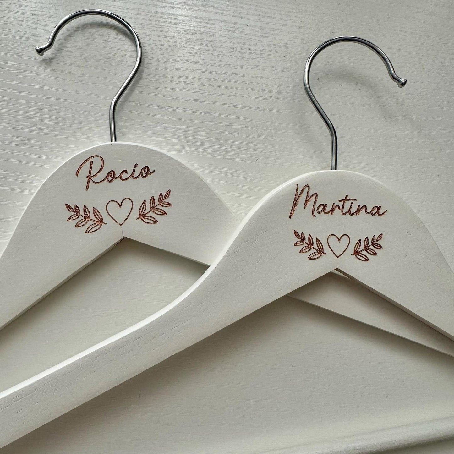 Percha de Madera Personalizada para Momentos Especiales